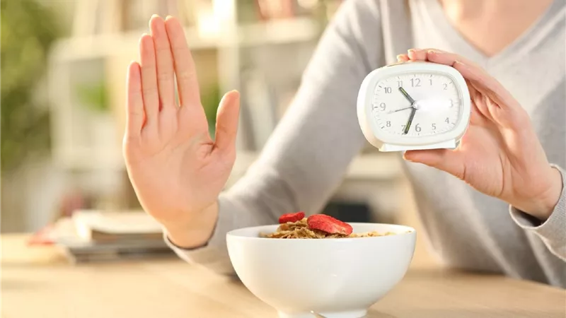 كيف يؤثر الصيام المتقطع في صحة الدماغ؟    