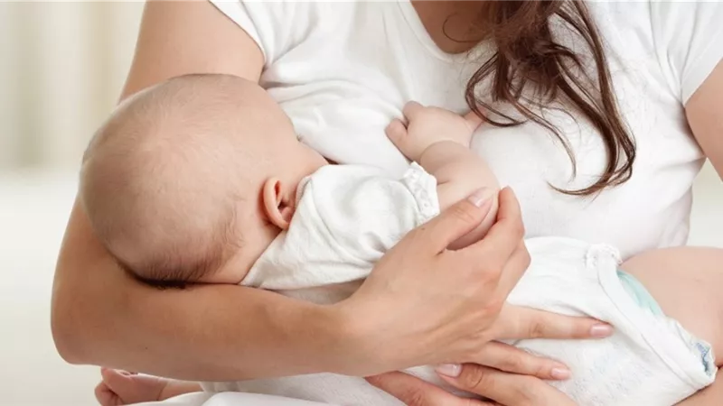 فوائد الرضاعة الطبيعية المطلقة